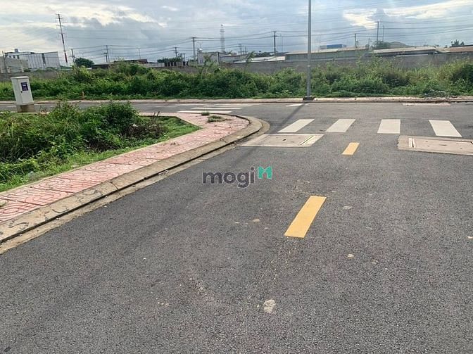 Hình ảnh Cần bán lô đất 100m2 MT QL50, gần chợ Phú Lạc