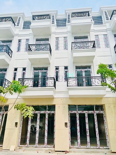 Hình ảnh Nhà ngay UBND Thạnh Lộc Q. 12 4 tầng, 4*18m, sổ riêng