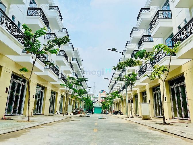 Hình ảnh Nhà ngay UBND Thạnh Lộc Q. 12 4 tầng, 4*18m, sổ riêng