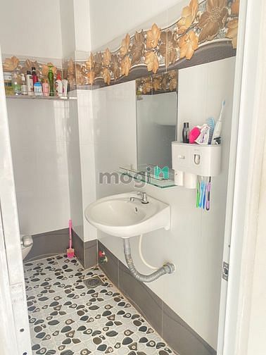 Hình ảnh Cho thuê nhà hẻm Cách Mạng Tháng 8 4pn 5wc P13 Q10