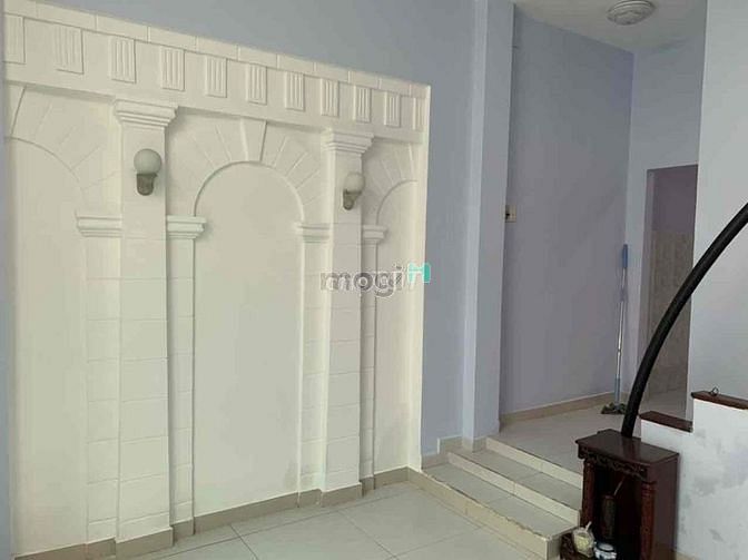 Hình ảnh Cho thuê nhà hẻm xe hơi Thành Thái 5pn 2wc Q10