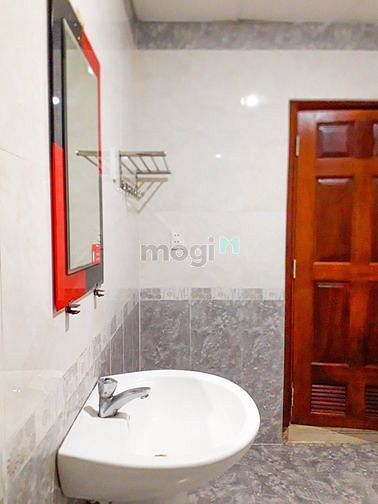 Hình ảnh Chdv thang máy, bảo vệ mặt tiền sân bay