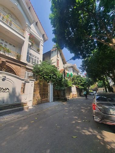 Hình ảnh Cho thuê biệt thự lô góc Trung Hòa, 200m2x4 tầng, 1 hầm