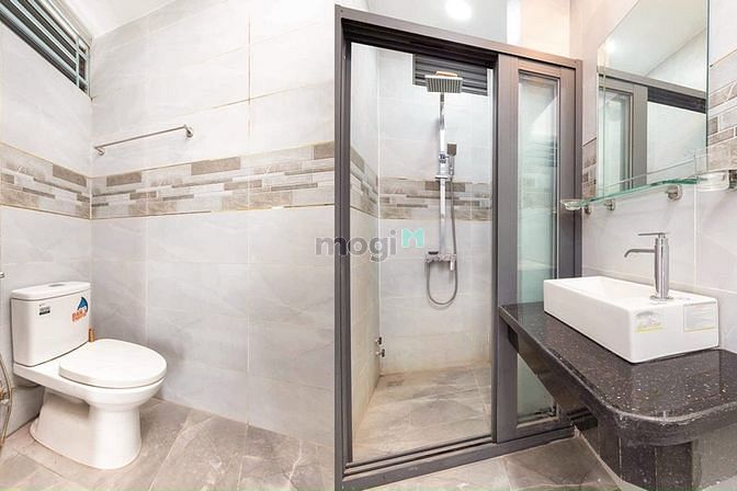 Hình ảnh CHDV mới 100%, phòng thiết kế độc đáo, cửa kính siêu thoáng tại Quận 5