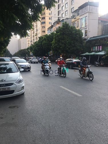 Hình ảnh Mặt Phố Đường Láng 90m2, 3 tầng, giá 55tr/tháng, mt 10m.