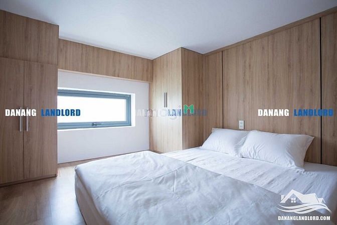Hình ảnh Mb6623 nạp rút nhanh chóng gác lửng hiện đại gần cầu sông Hàn - A257
