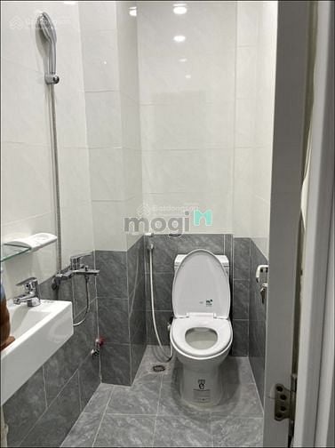 Hình ảnh Nhà mới xây, 2 lầu 2pn, hẻm 207/90B 3 tháng 2, p11, q10