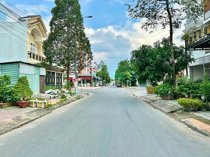 Hình ảnh Bán nền trục chính đ.số 3 - KDC Hồng phát - p.An bình giá 5.5 tỷ