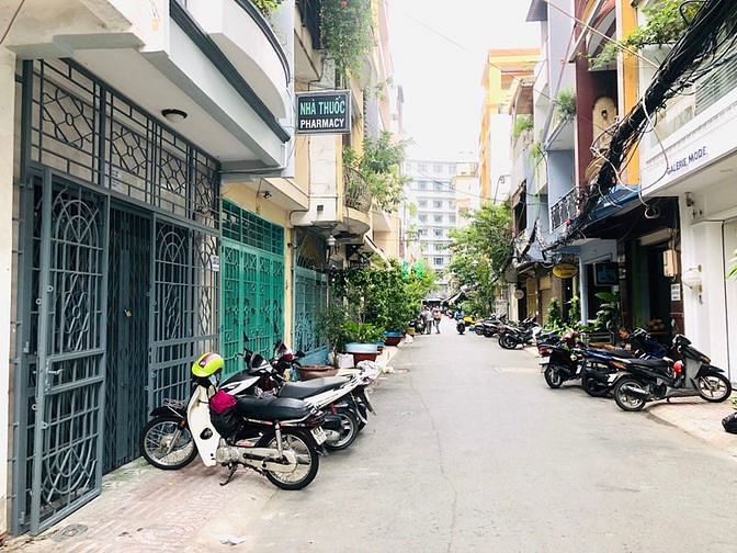 Hình ảnh Cần cho thuê gấp nhà 4PN ở Trần Hưng Đạo Quận 1