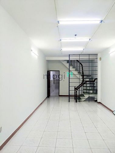 Hình ảnh Cần cho thuê gấp nhà 4PN ở Trần Hưng Đạo Quận 1