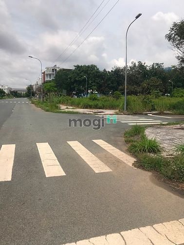 Hình ảnh Cần sang gấp lô đất nằm ngay đường Trần Phú, Q5, SHR, giá 2tỷ55/100m2.