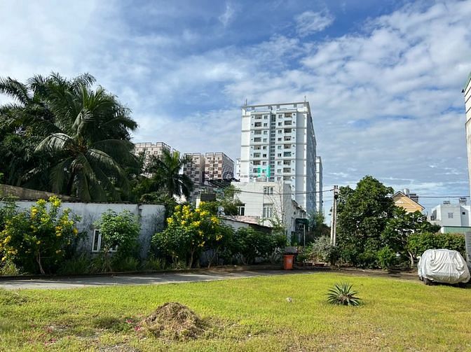 Hình ảnh Bán gấp lô đất kdc đồng bộ như hình, hẻm xe hơi thông thoáng