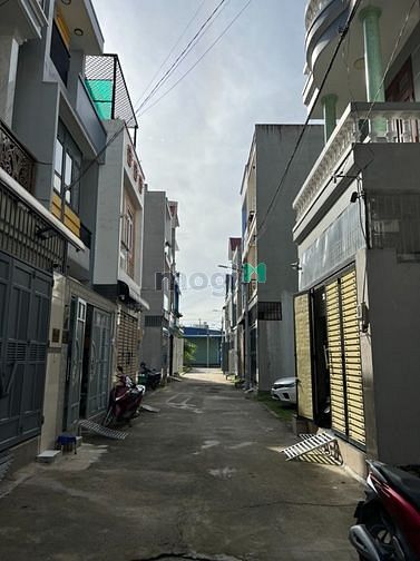 Hình ảnh Bán gấp lô đất kdc đồng bộ như hình, hẻm xe hơi thông thoáng