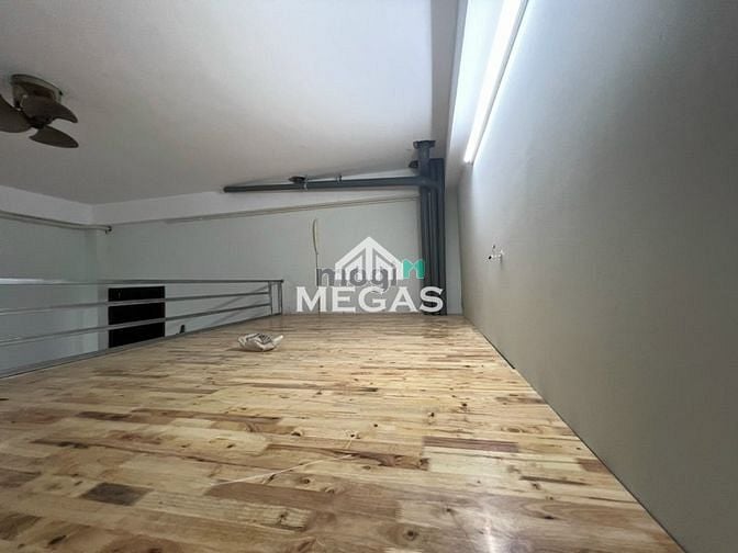 Hình ảnh Mb6623 nạp rút nhanh chóng có gác giá rẻ gần ĐH Văn Lang_cửa sổ ban công