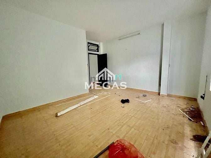 Hình ảnh Mb6623 nạp rút nhanh chóng có gác giá rẻ gần ĐH Văn Lang_cửa sổ ban công