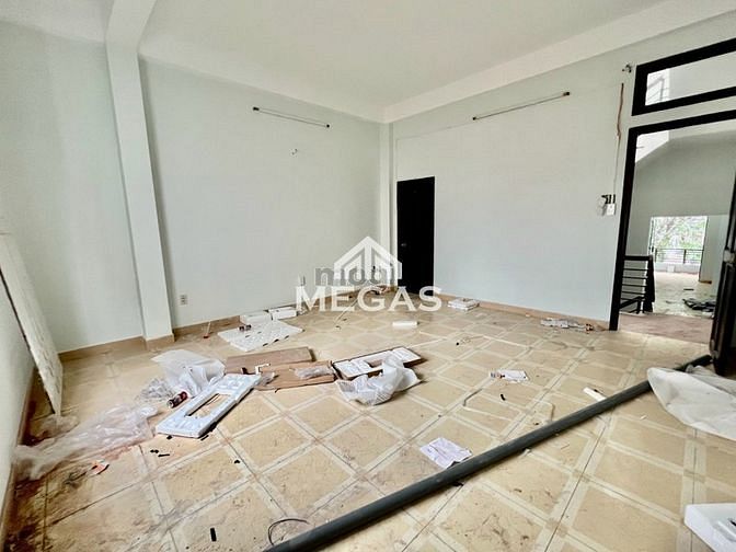 Hình ảnh Mb6623 nạp rút nhanh chóng có gác giá rẻ gần ĐH Văn Lang_cửa sổ ban công