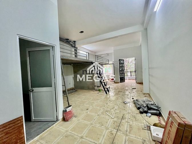 Hình ảnh Mb6623 nạp rút nhanh chóng có gác giá rẻ gần ĐH Văn Lang_cửa sổ ban công