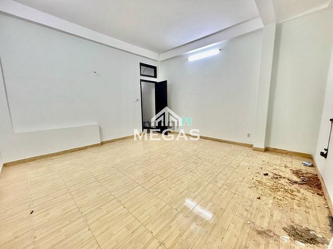 Hình ảnh Mb6623 nạp rút nhanh chóng có gác giá rẻ gần ĐH Văn Lang_cửa sổ ban công