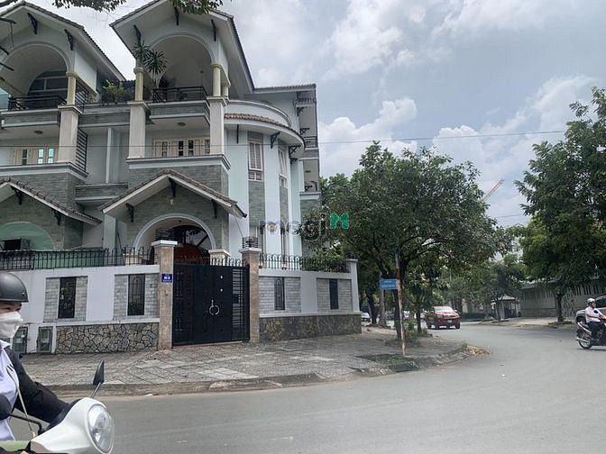 Hình ảnh Cho thuê BT góc 2MT Dương Văn AN, 12x20m, T-3L;69tr/th