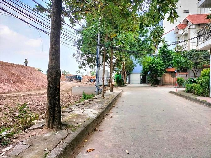 Hình ảnh Bán mảnh đất vàng ngọc thụy, 40.5 m2 đất, mặt tiền 10 m, giá 6.8 tỷ.