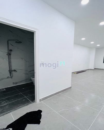 Hình ảnh Nhà Mới Xây - 5PN + 5WC, Đường Lớn - Cần Cho Thuê.