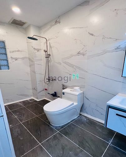 Hình ảnh Nhà Mới Xây - 5PN + 5WC, Đường Lớn - Cần Cho Thuê.