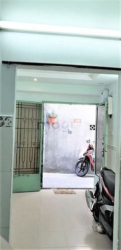 Hình ảnh Nhà cho thuê 221/17B Bến Vân Đồn, 2PN 2wc