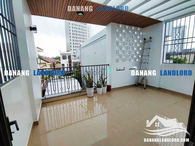 Hình ảnh Nhà 3 tầng 2PN gần biển Mỹ Khê - B553