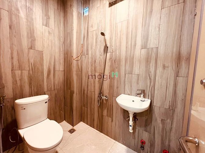 Hình ảnh Duy nhất căn 2pn ban công + 3wc tại quận 10