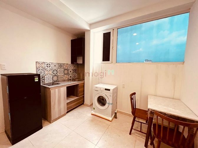 Hình ảnh Duy nhất căn 2pn ban công + 3wc tại quận 10