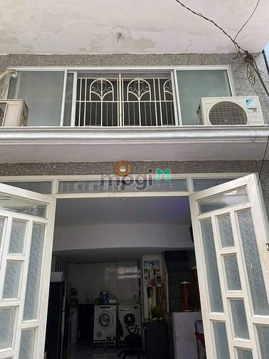 Hình ảnh Nhà mặt tiền hẻm xe hơi đậu cửa - Trung tâm Quận 4 - Sát bên Quận 1.