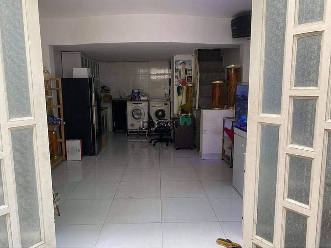 Hình ảnh Nhà mặt tiền hẻm xe hơi đậu cửa - Trung tâm Quận 4 - Sát bên Quận 1.