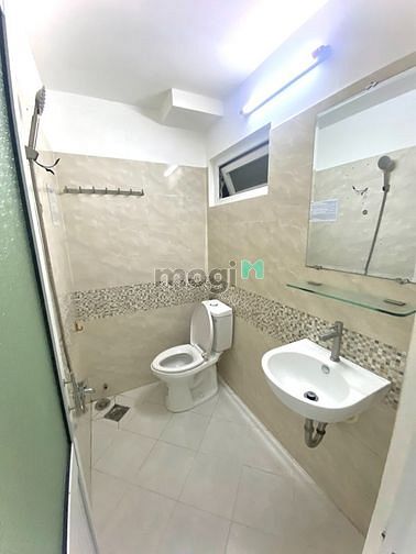 Hình ảnh phòng 20m2 có thang máy cửa sổ gần ngã 4 hàng xanh