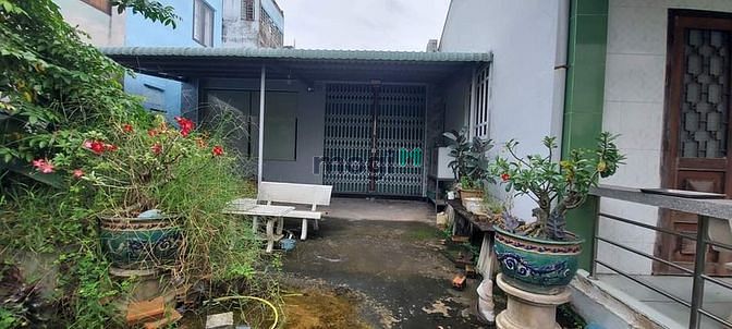 Hình ảnh Đất và nhà ngay chợ p2 thành phố Tân An Long An