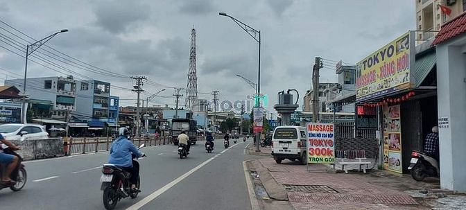 Hình ảnh Đất và nhà ngay chợ p2 thành phố Tân An Long An