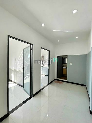 Hình ảnh Bán nhà lầu hoàn công hẻm 44 CMT8
