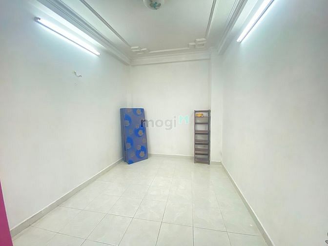 Hình ảnh Cho thuê phòng 15m2 lầu 1 Đề Thám Q1