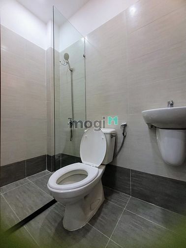 Hình ảnh 4.35 tỷ, nhà 2 lầu đúc, 2Pn, 3wc, 80m2 Sử dụng. Hẻm thoáng.