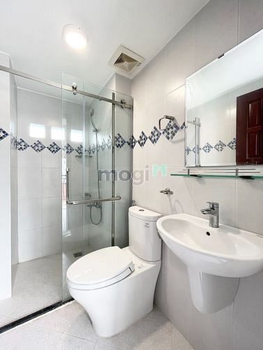 Hình ảnh Chdv full nội thất cao cấp ,ban công view tại Q1