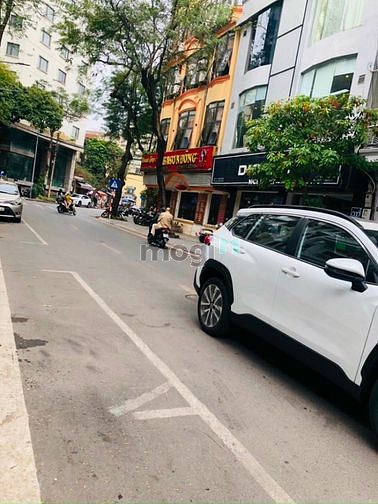 Hình ảnh Cho thuê căn biệt thự mặt phố Hàng Chuối
