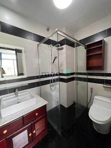 Hình ảnh Trống studio cửa sổ thoáng mát ngay cầu Trần Quang Diệu