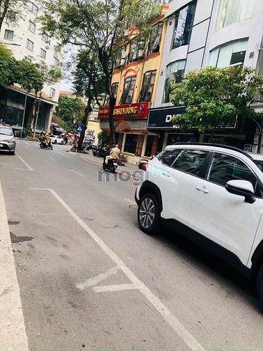 Hình ảnh Cho thuê căn biệt thự mặt phố hàng chuối