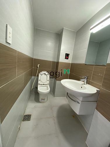 Hình ảnh Bán nhà đường 3 Tháng 2, P14, Q10, 5x27m, Hầm, 5 Lầu, Thang máy.