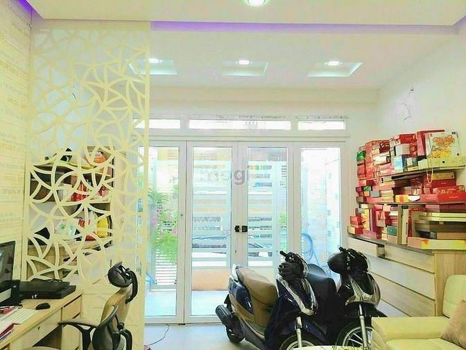 Hình ảnh CHUYỂN CÔNG TÁC Bán nhà Cô Giang Q1, 48m2, 2tỷ150, SHR