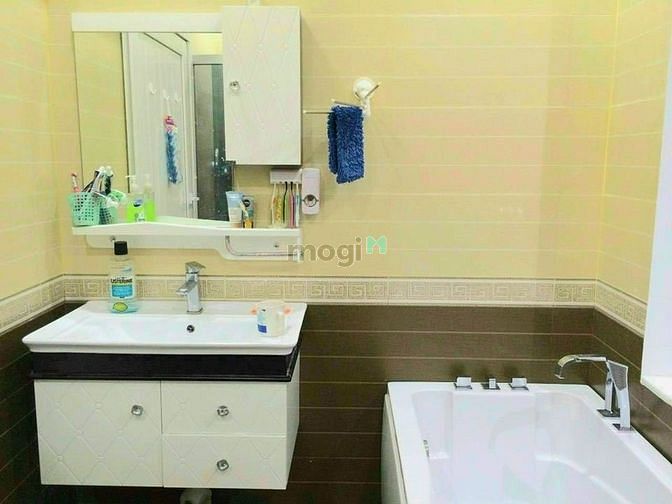 Hình ảnh CHUYỂN CÔNG TÁC Bán nhà Cô Giang Q1, 48m2, 2tỷ150, SHR