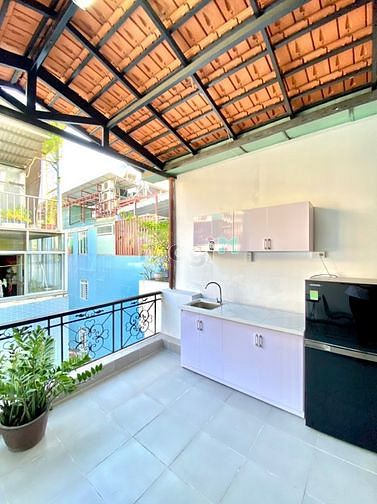 Hình ảnh 1 phòng ngủ_ngã 6 phù đổng_ban công_tòa nhà thang máy