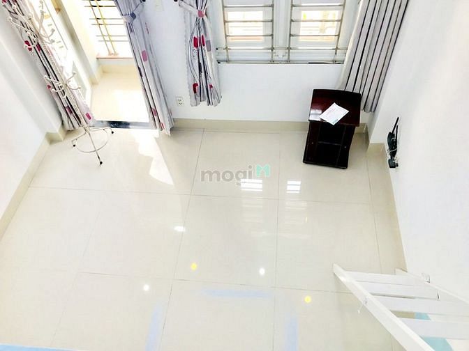 Hình ảnh Duplex ban công lớn trung tâm Phú Nhuận