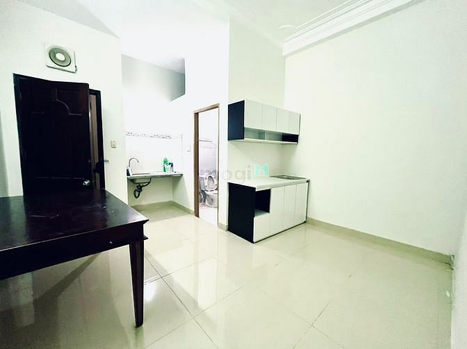 Hình ảnh CHDV tại Đề Thám, Q1 - Có Bancol và tách bếp với phòng ngủ