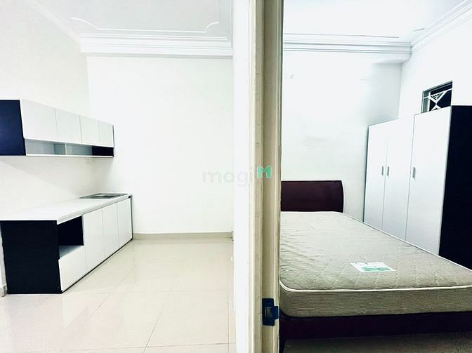 Hình ảnh CHDV tại Đề Thám, Q1 - Có Bancol và tách bếp với phòng ngủ