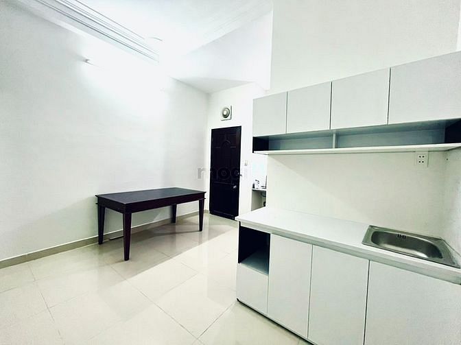 Hình ảnh CHDV tại Đề Thám, Q1 - Có Bancol và tách bếp với phòng ngủ